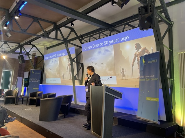 Kurt on stage at the APELL Conference